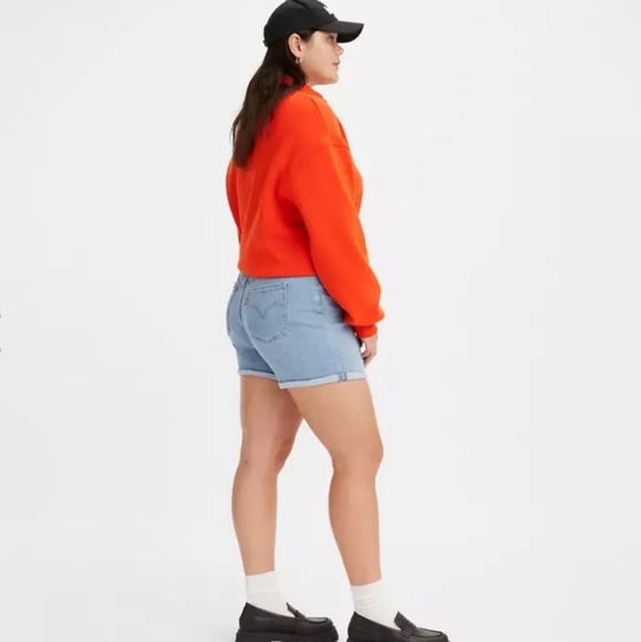 NWT Levi's Mid Length Cuffed Shorts Light Wash 32 - Picture 3 of 13